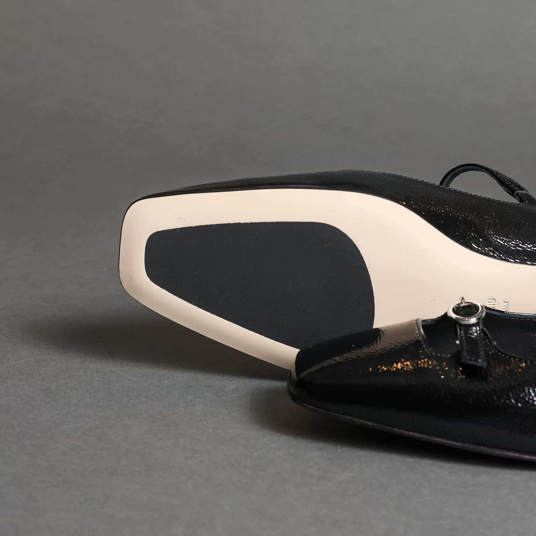 A1120 Black