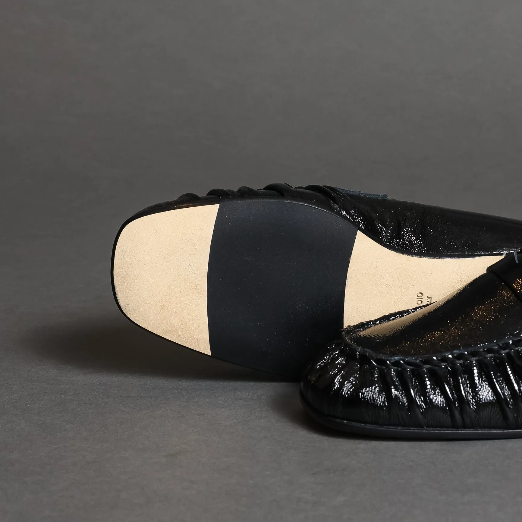 A1613 Black