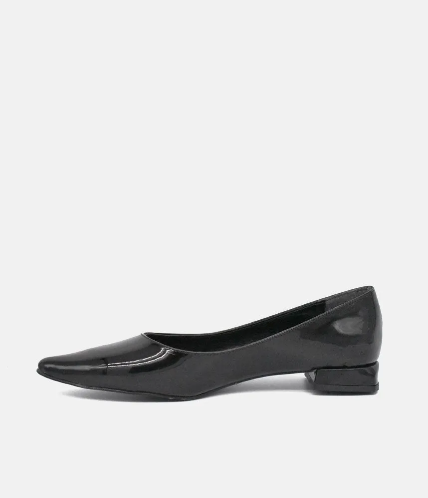 Belle & Lucy Stylish Black Pointy Toe Flats