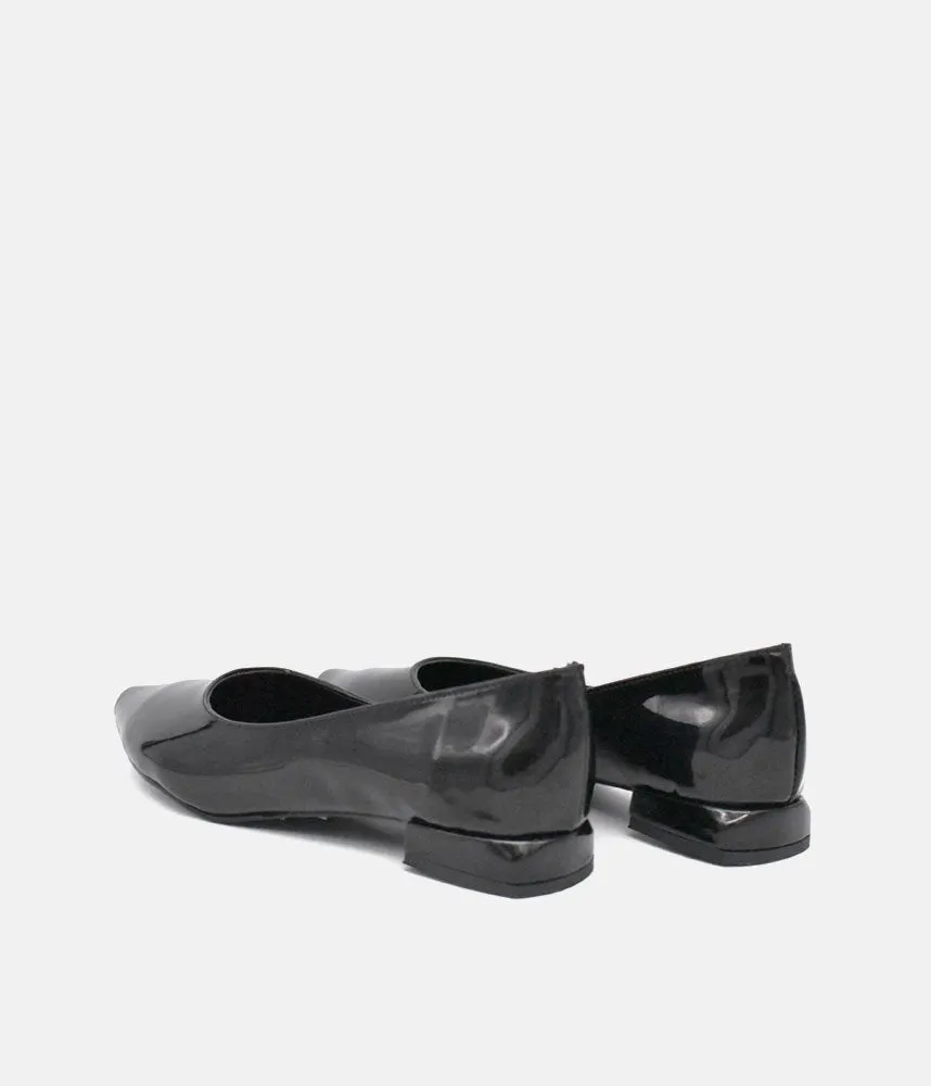 Belle & Lucy Stylish Black Pointy Toe Flats