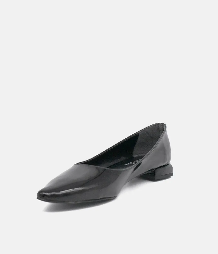 Belle & Lucy Stylish Black Pointy Toe Flats