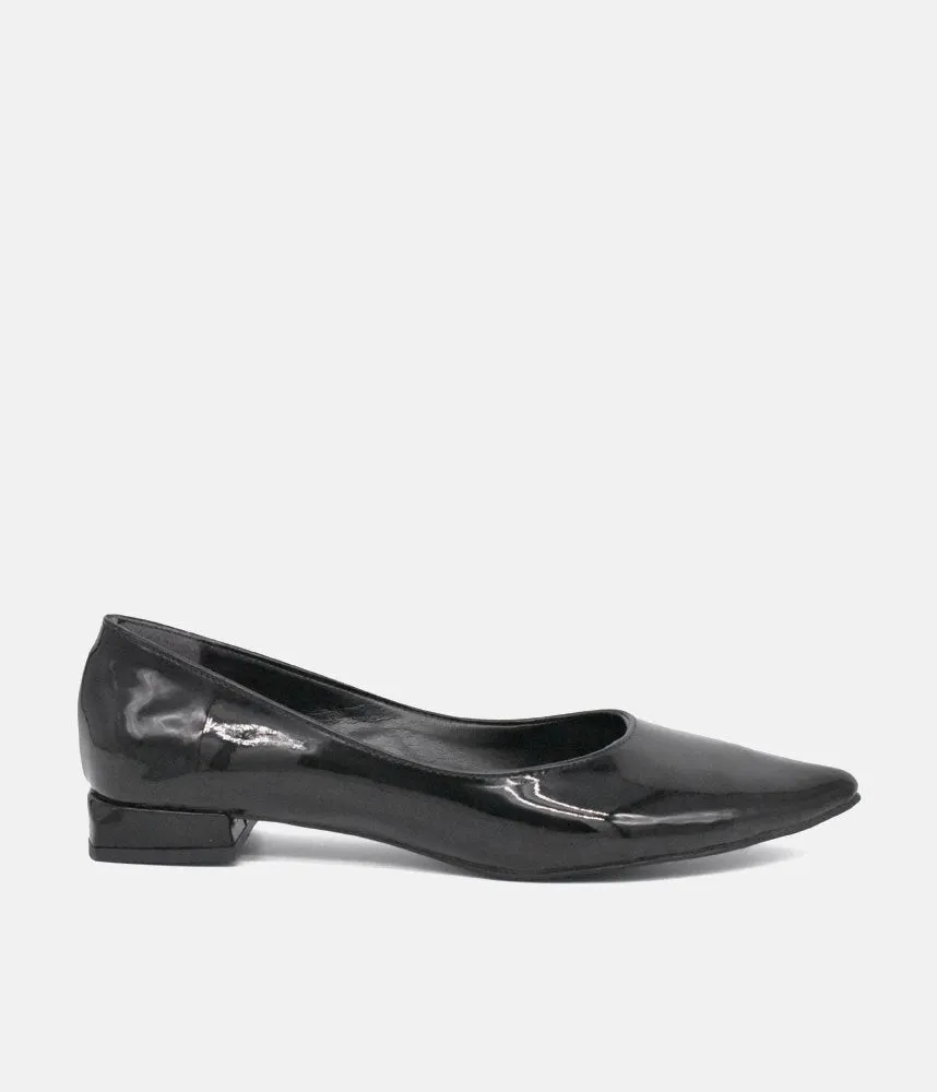 Belle & Lucy Stylish Black Pointy Toe Flats