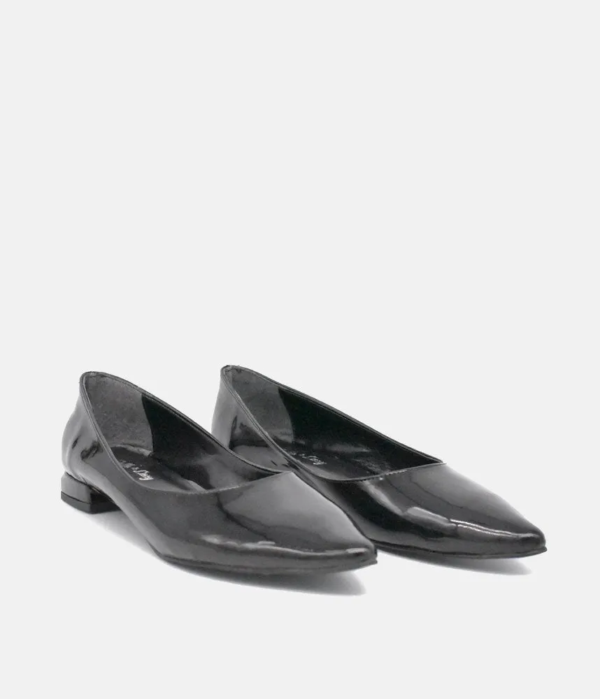Belle & Lucy Stylish Black Pointy Toe Flats