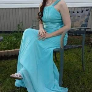 David's Bridal - Chiffon &amp; Charmeuse Sheath Bridesmaid/Prom Dress Size 4 Formal