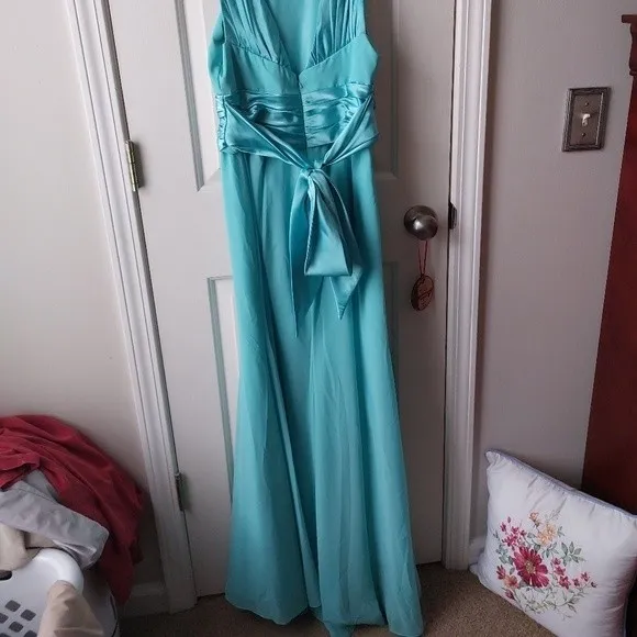 David's Bridal - Chiffon &amp; Charmeuse Sheath Bridesmaid/Prom Dress Size 4 Formal