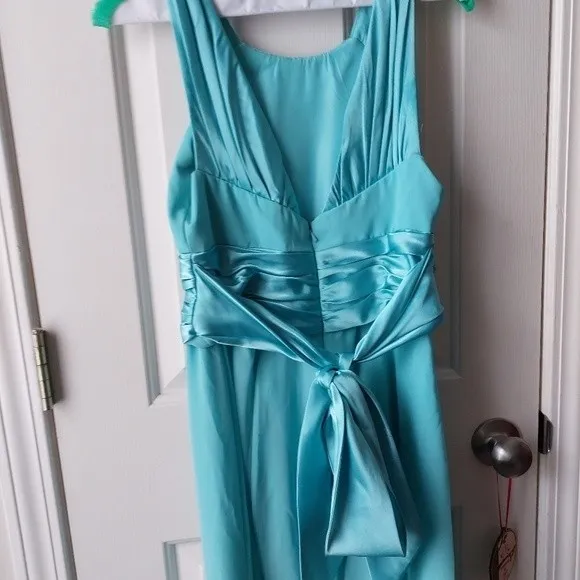 David's Bridal - Chiffon &amp; Charmeuse Sheath Bridesmaid/Prom Dress Size 4 Formal