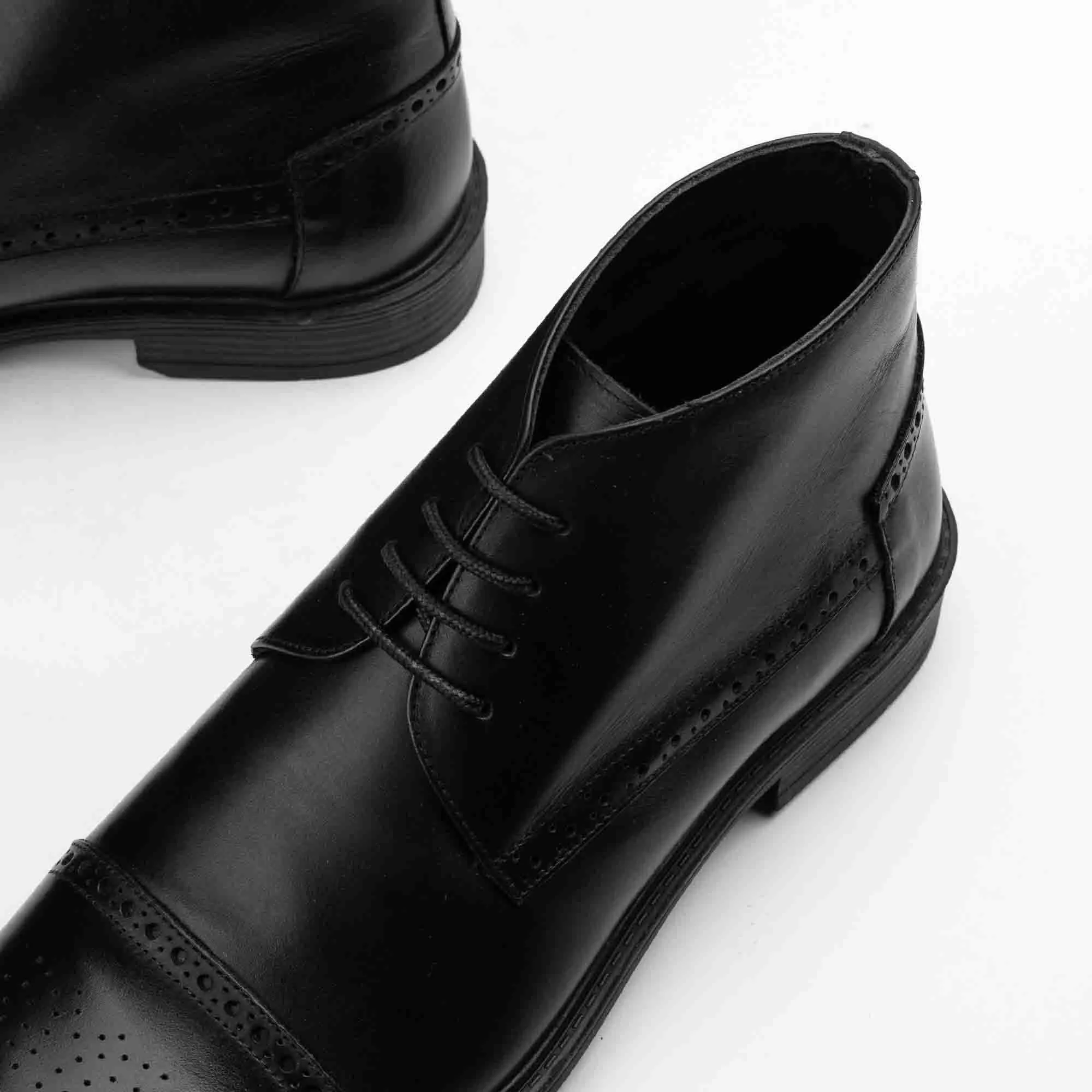 Essence Black Natural Leather Chelsea Boot