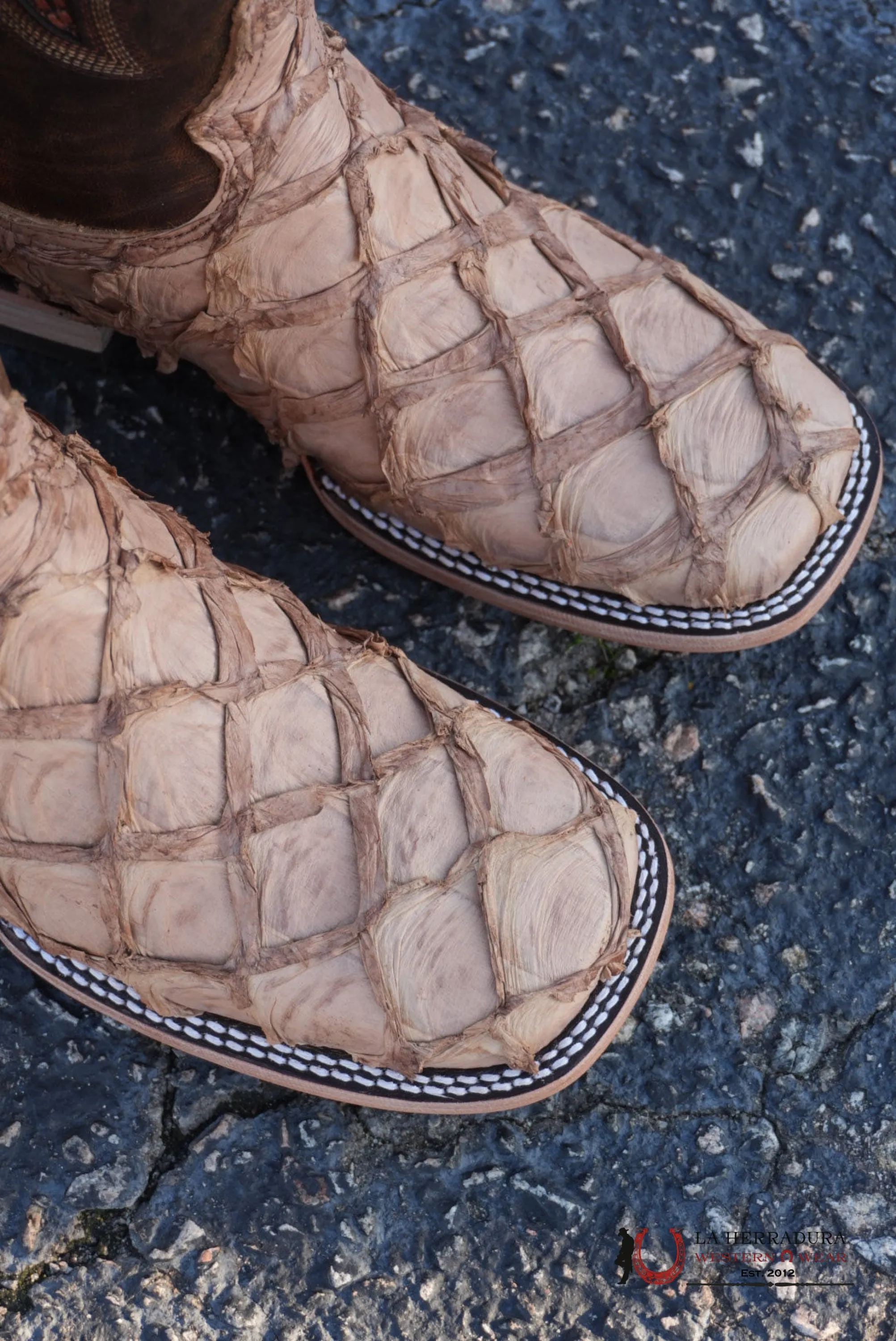 Hometown Pescado Orix Matte Square Toe Boots