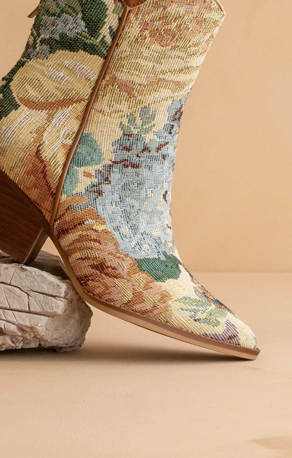 Kaiya - Vintage Western Tapestry Boots