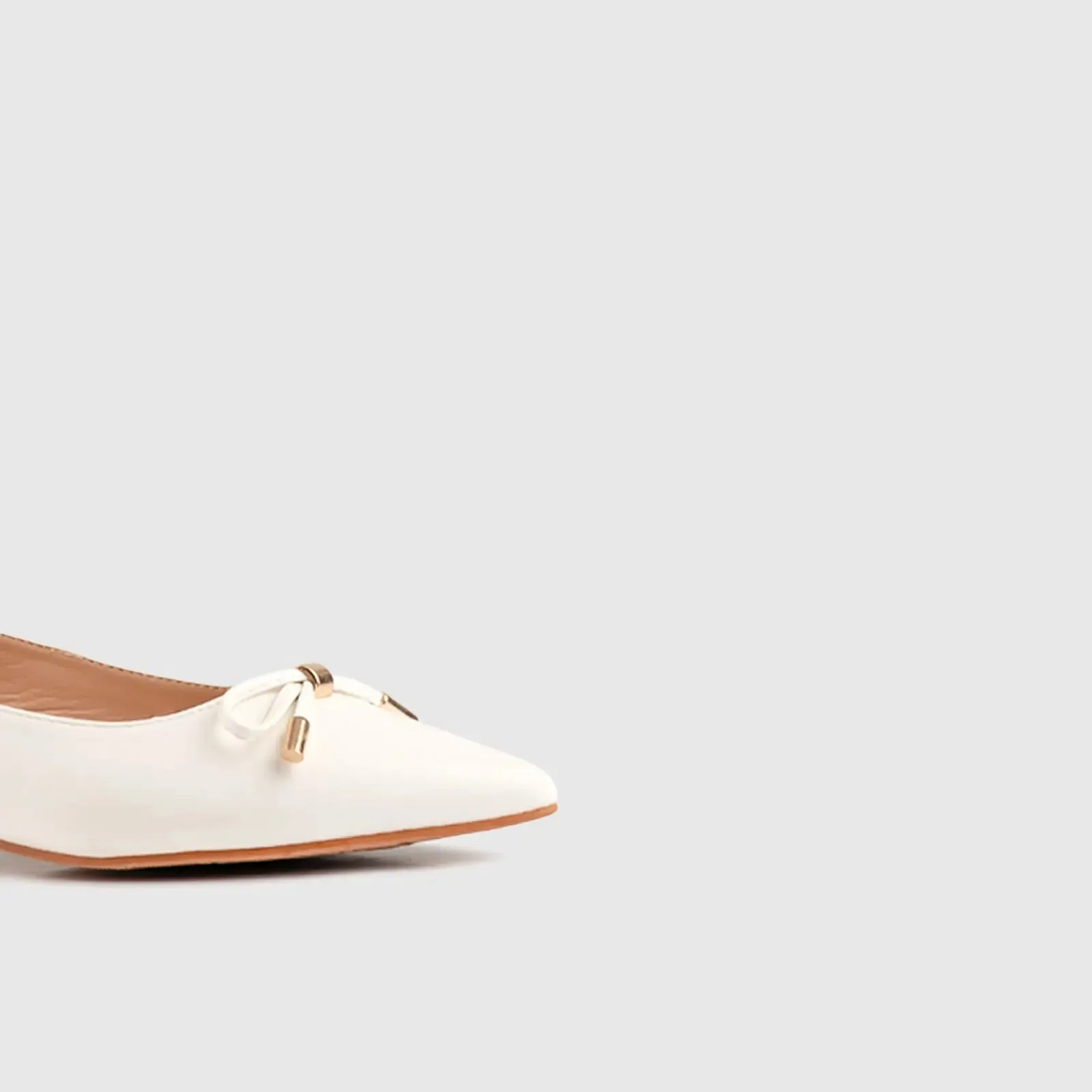Low Heel Court Shoe White  10565