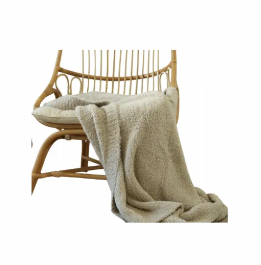 Luxxe Feather Yarn Throw