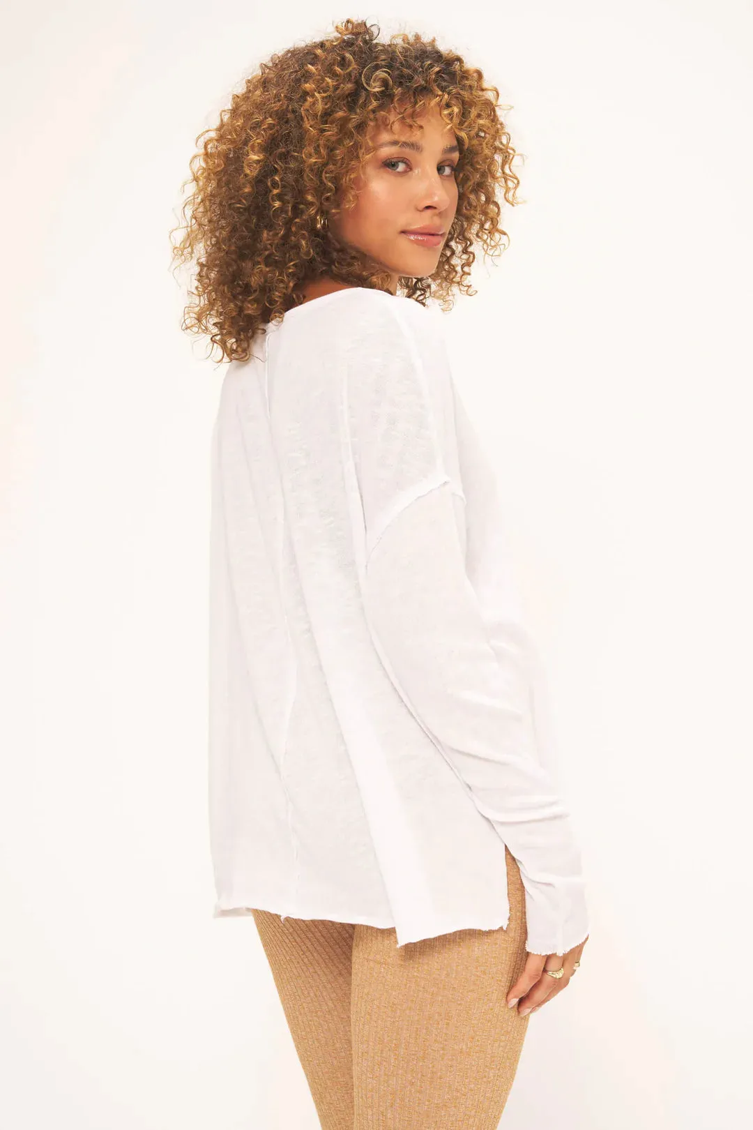 Mae Textured Relaxed V Neck L/S - White
