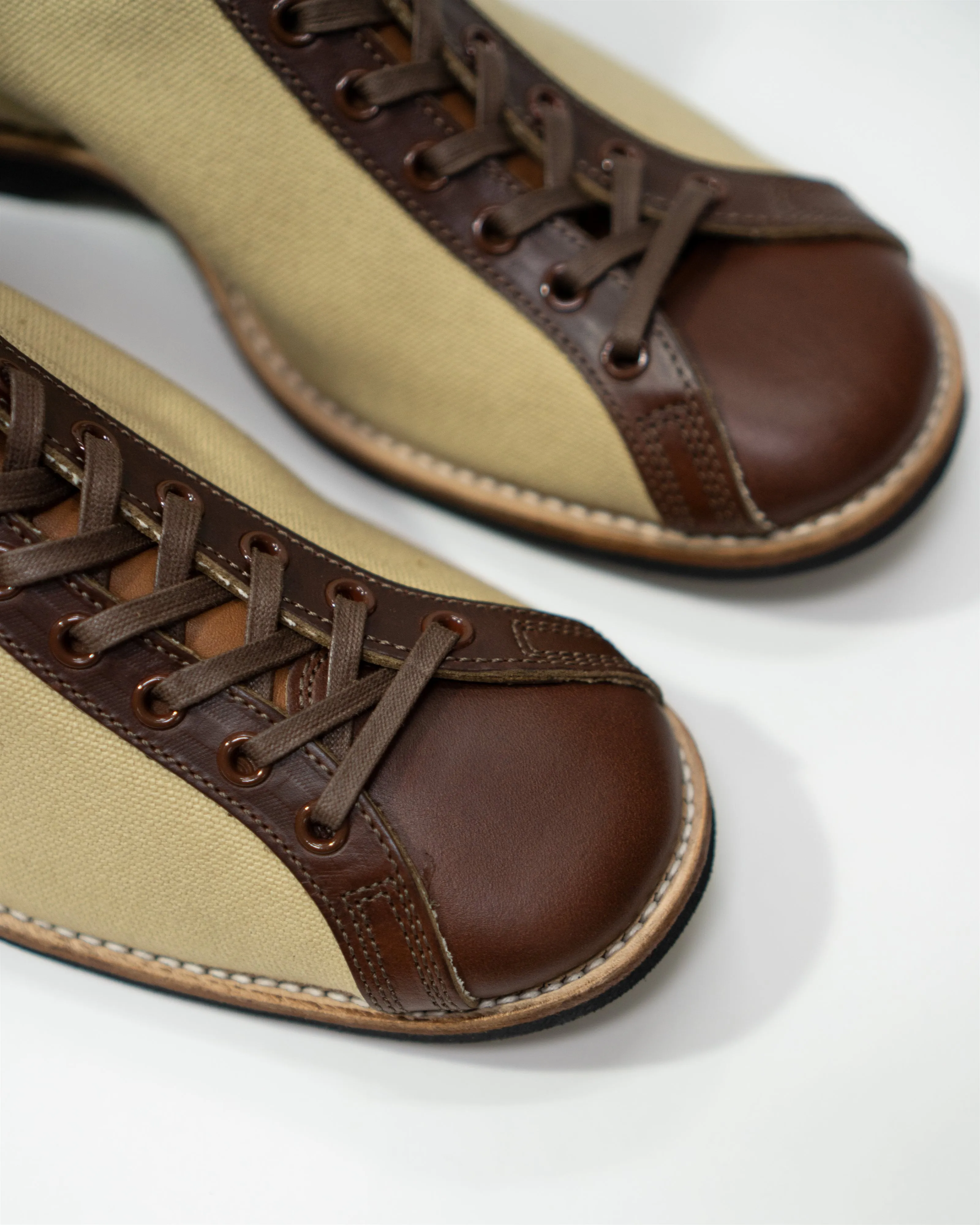 Mast Trainer | Black x Ivory