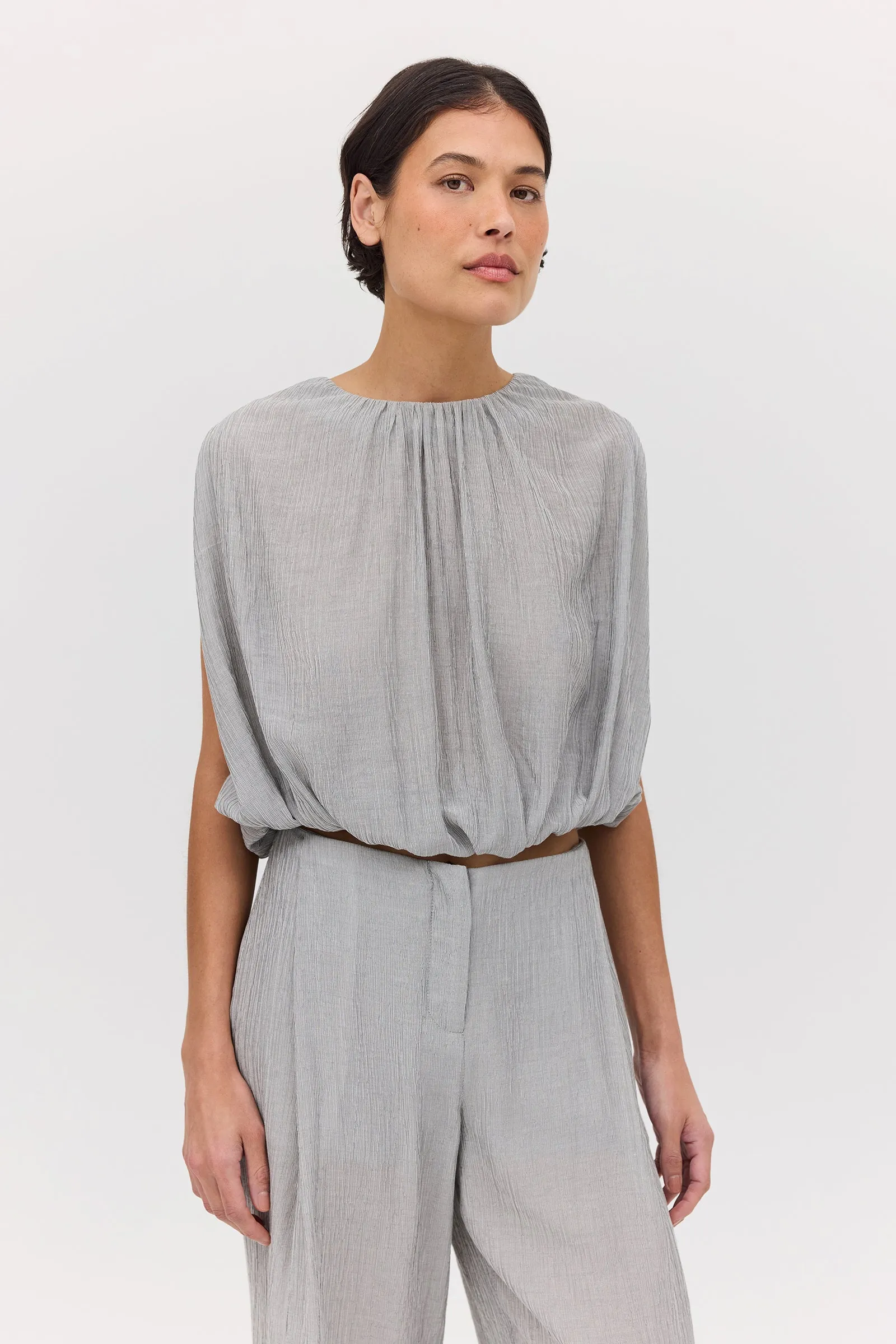 SILVER CRINKLE EMERGE TOP