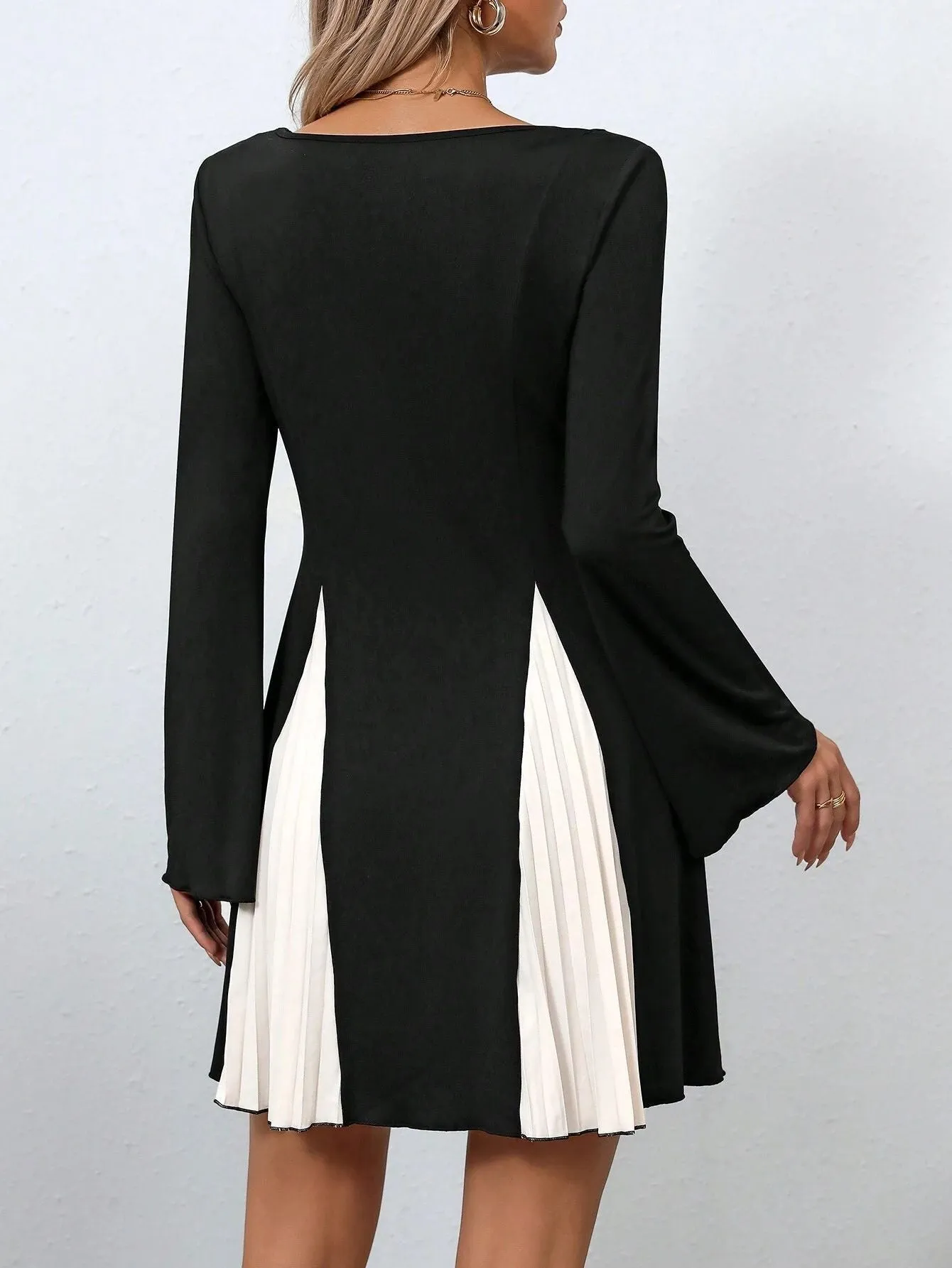 Stylish Patchwork Bell Sleeve Pleated Dress for Effortless Elegance