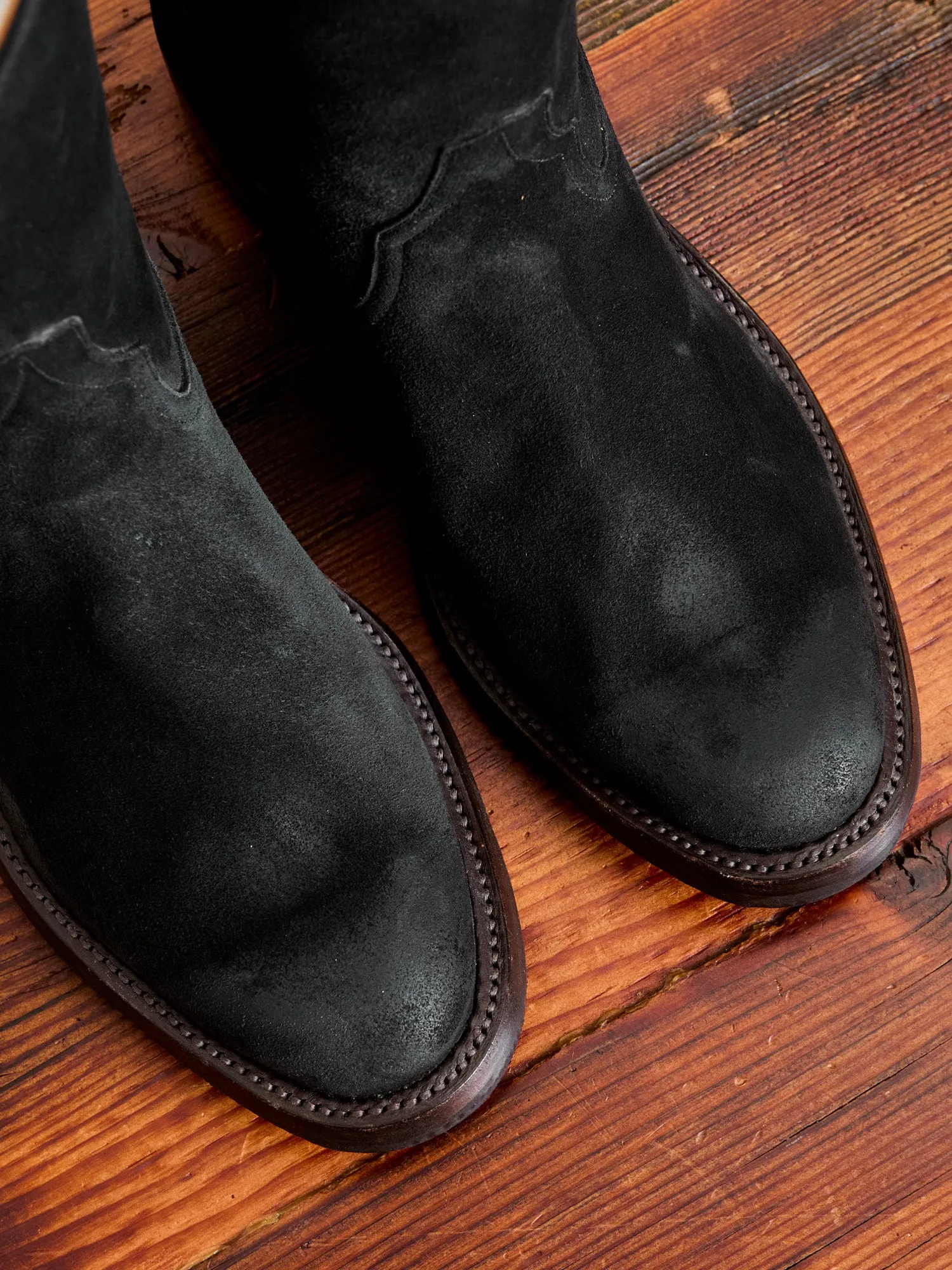 Walker Boot in Black Roughout