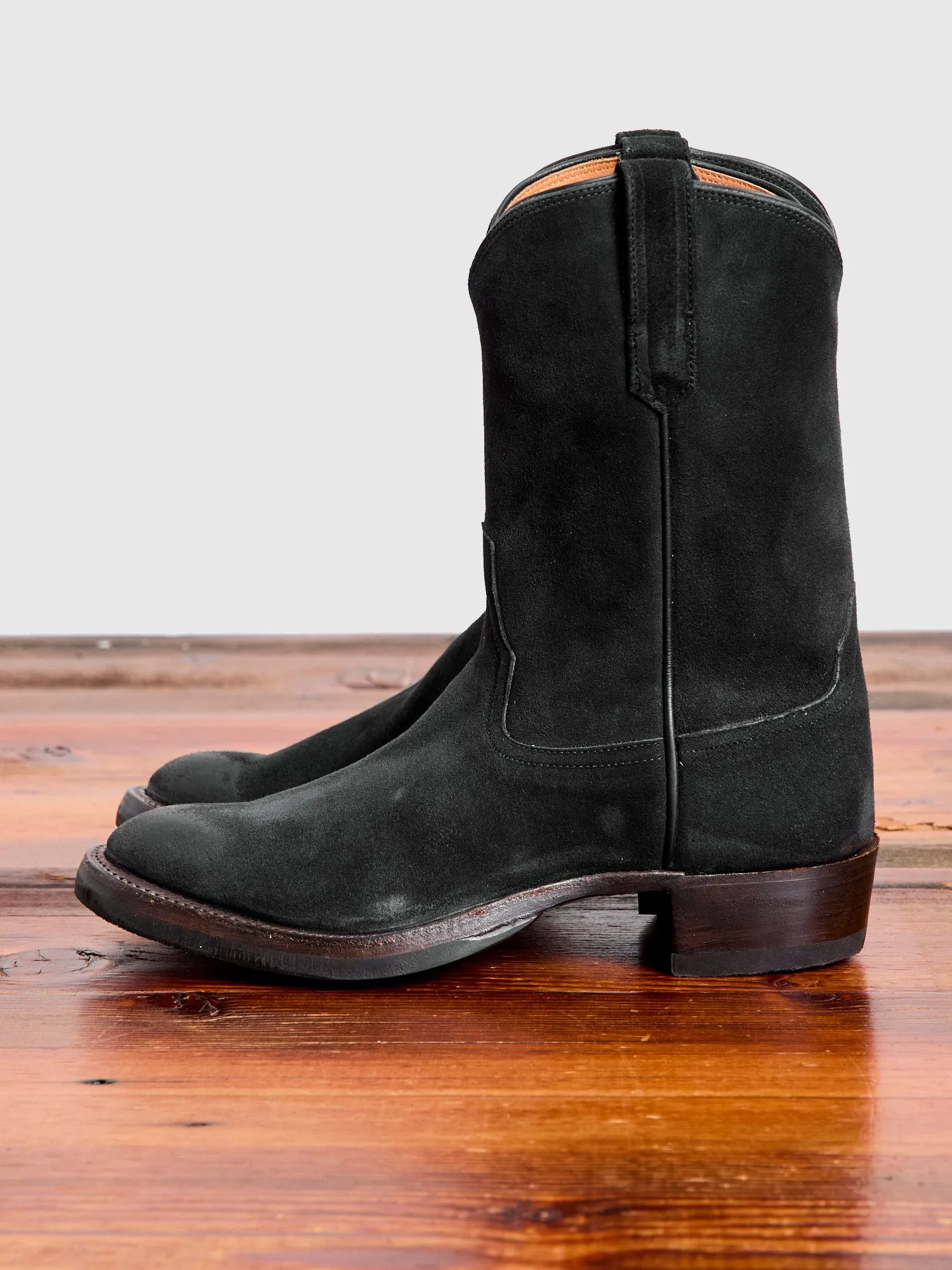 Walker Boot in Black Roughout