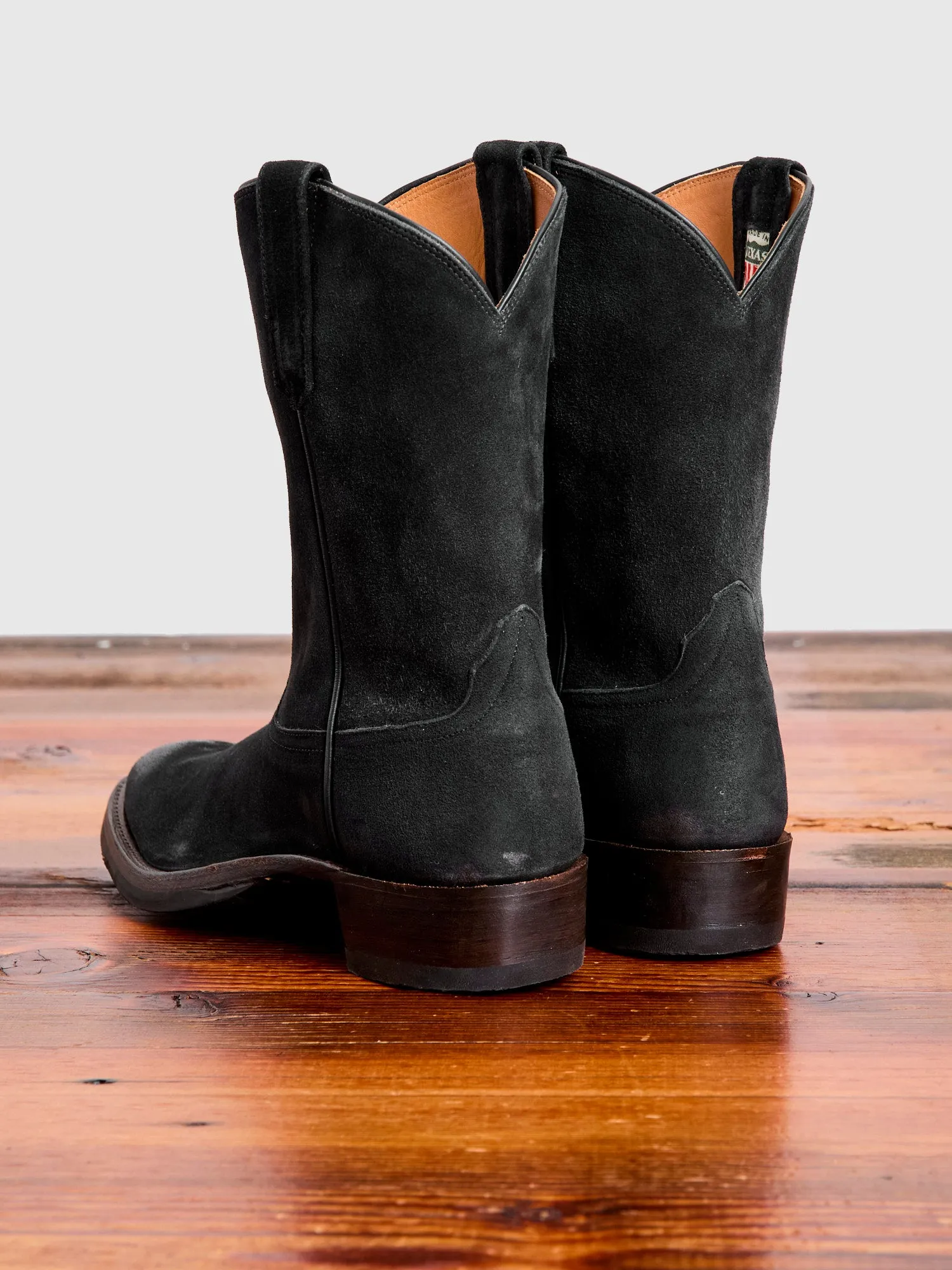 Walker Boot in Black Roughout