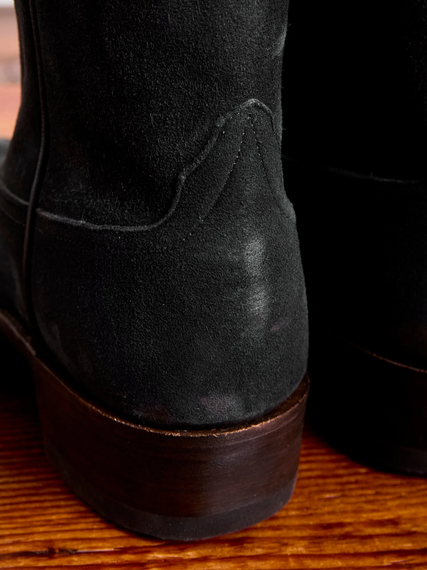 Walker Boot in Black Roughout