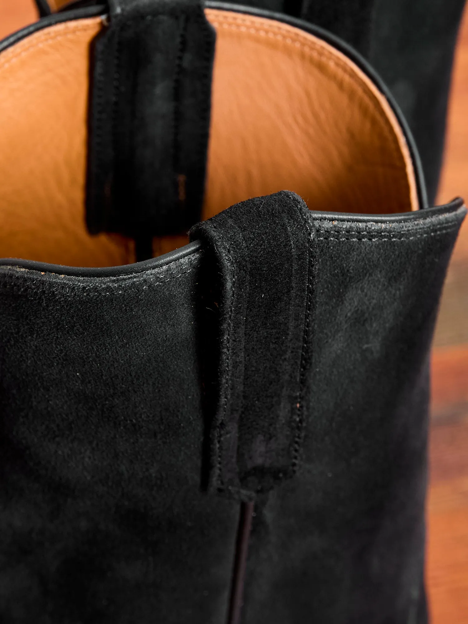 Walker Boot in Black Roughout