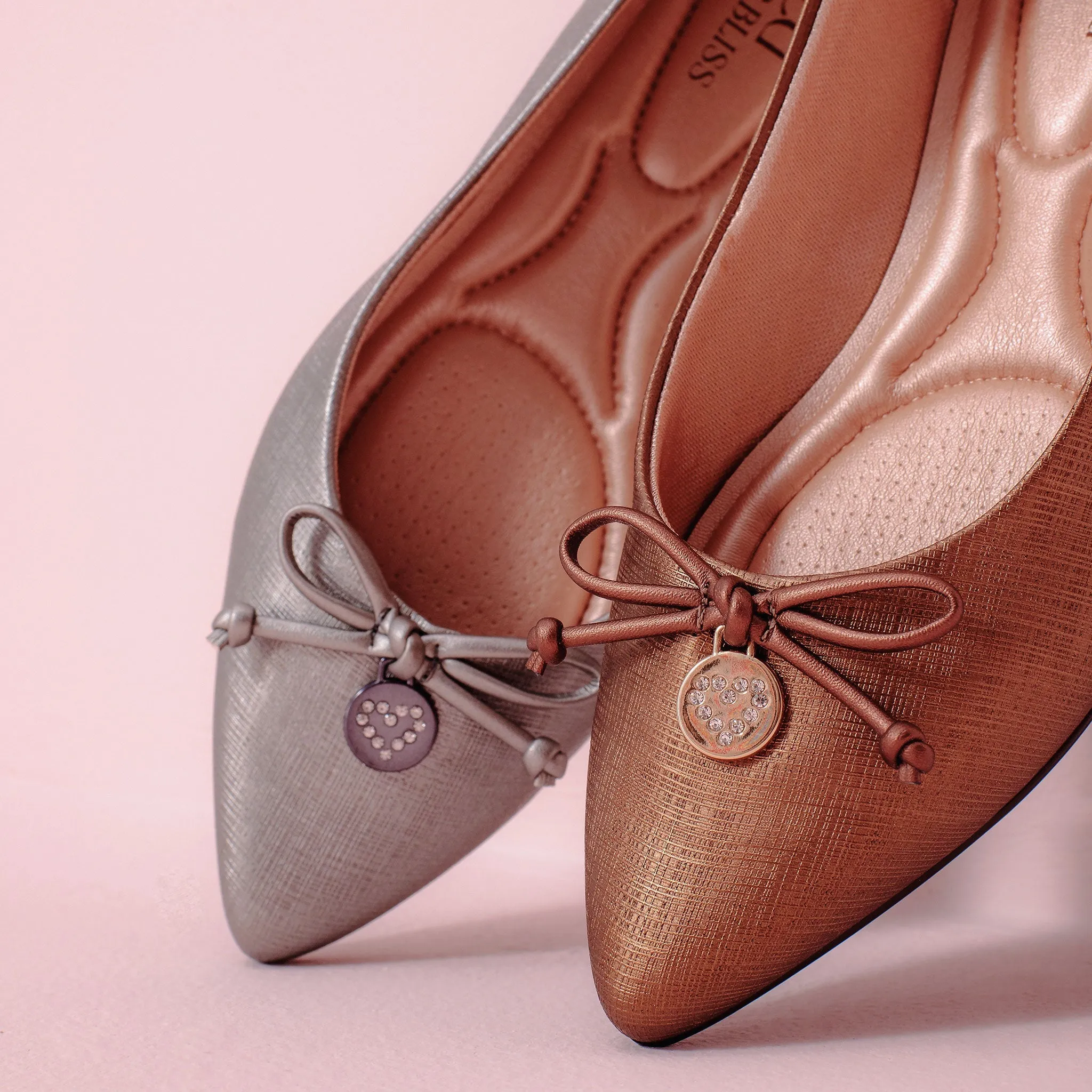 Yesenia Onix Pointed Toe Flats
