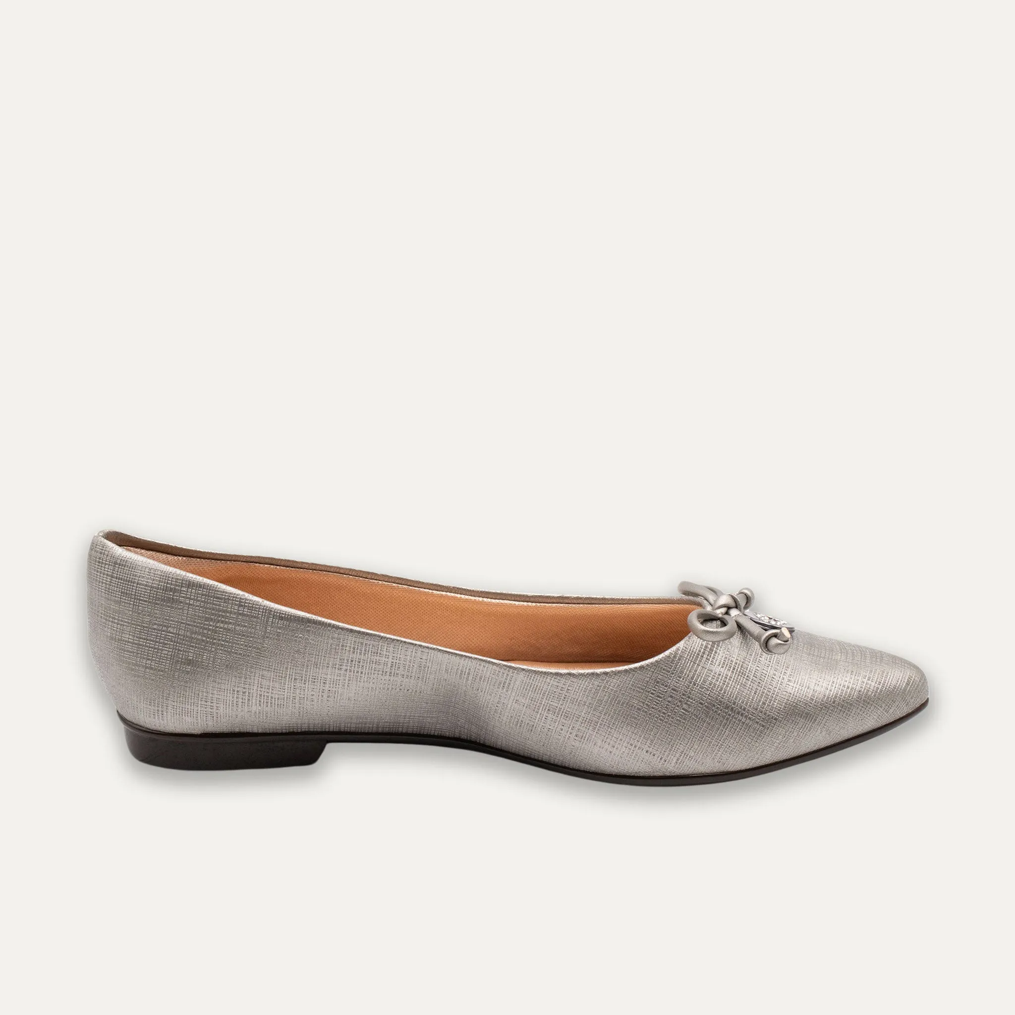Yesenia Onix Pointed Toe Flats