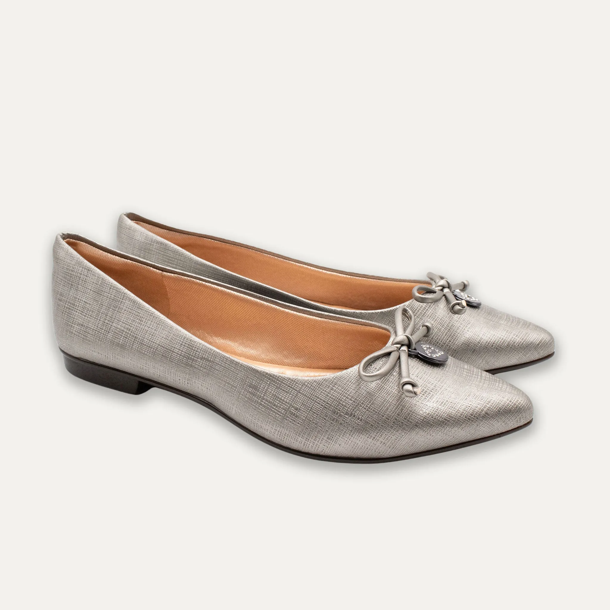 Yesenia Onix Pointed Toe Flats