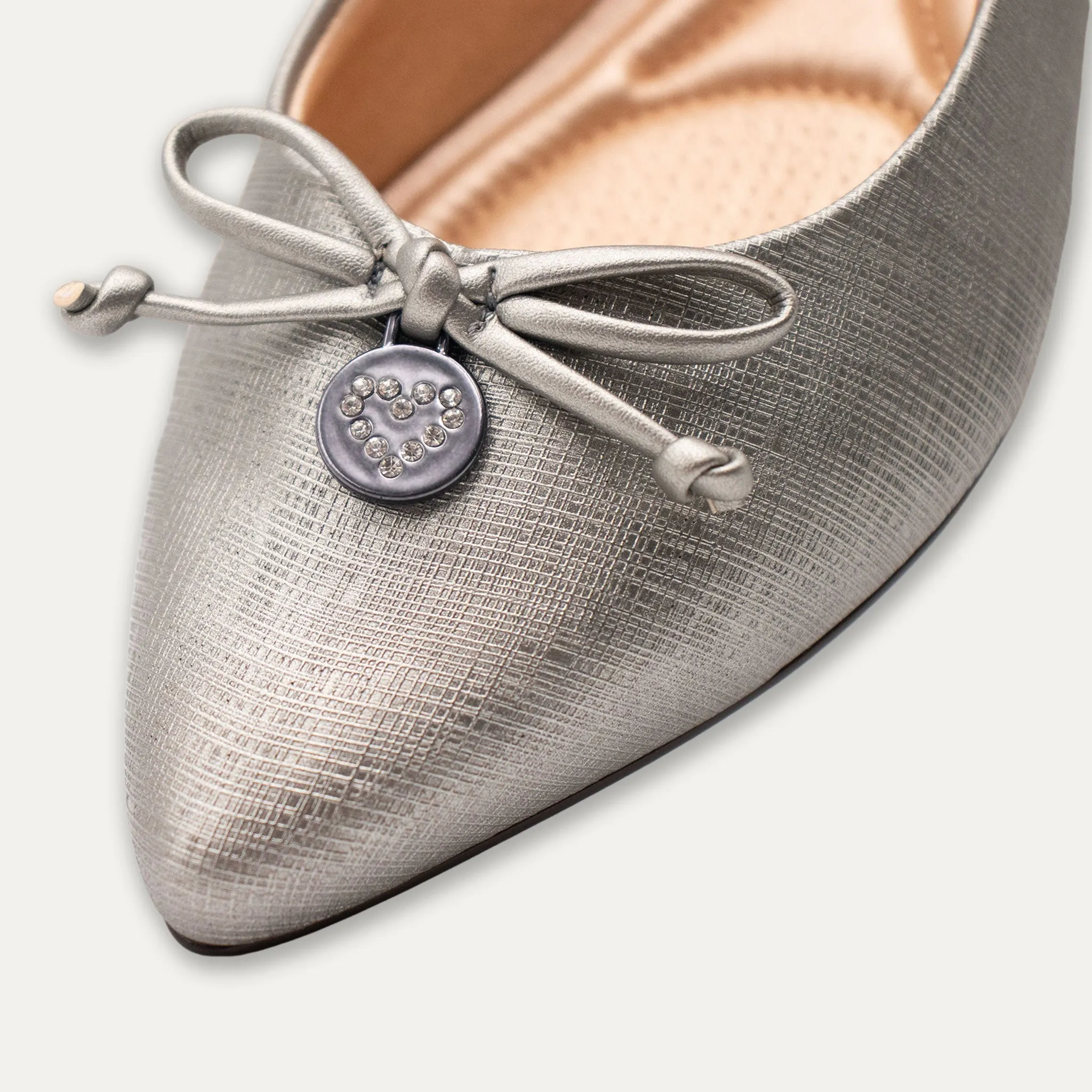 Yesenia Onix Pointed Toe Flats